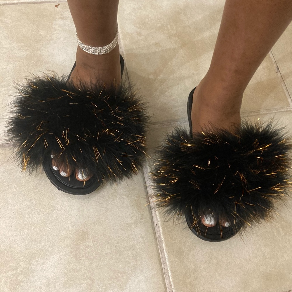Black Queen 👑 Fur Slides - Picture 2 of 4